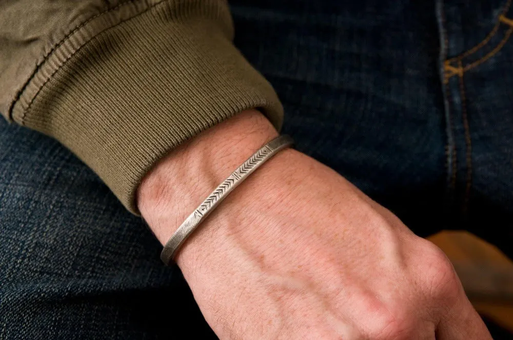 #048 - Bangle hand engraved pattern
