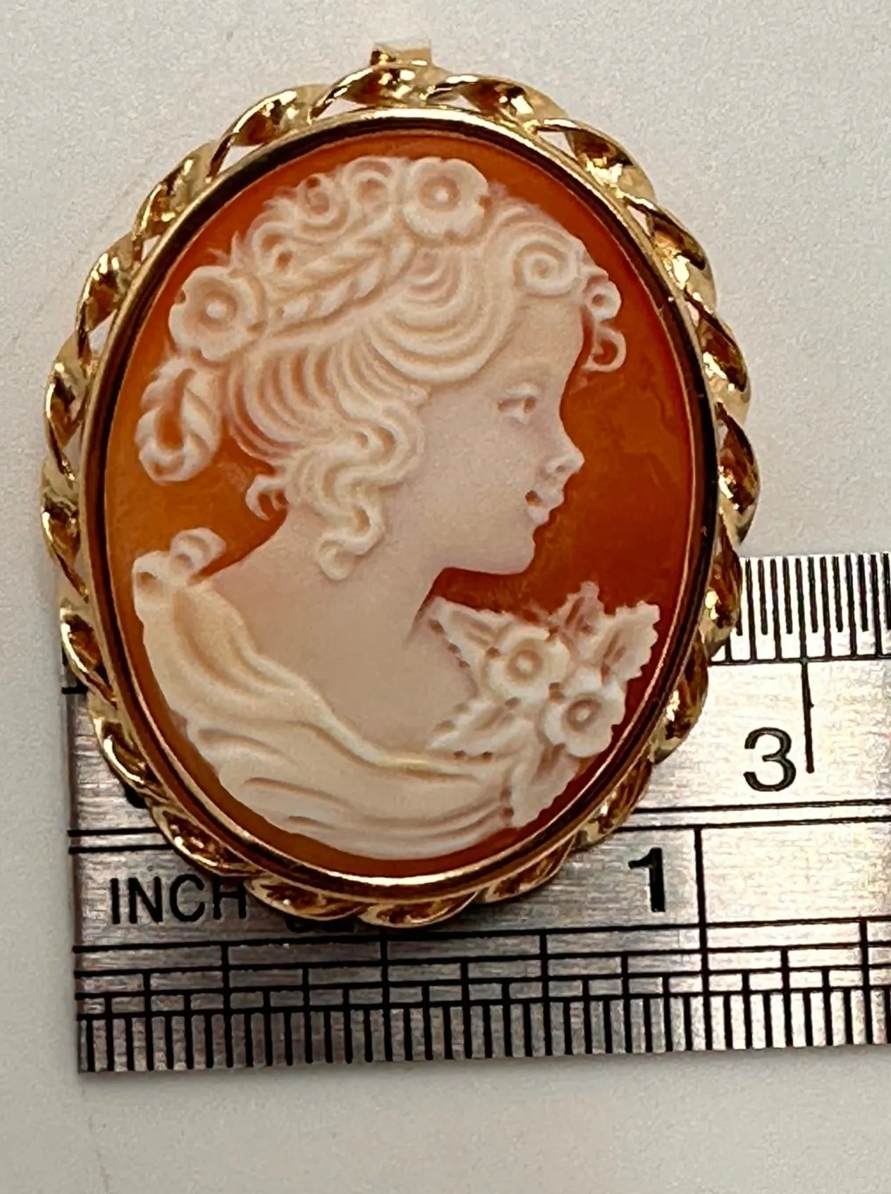 A Piece of History 9ct Yellow Gold Shell Cameo Brooch/Pendant
