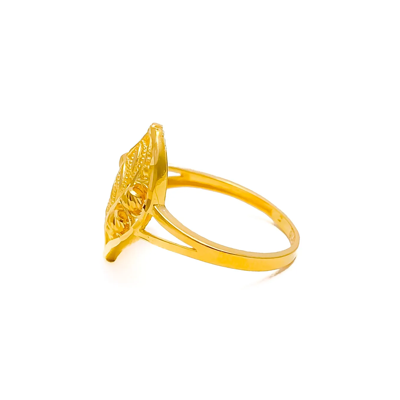 Attractive Leaf Adorned 22k Gold Ring
