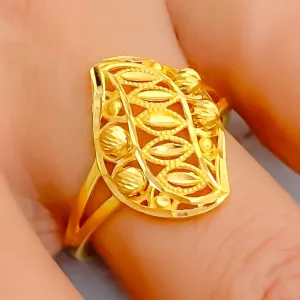Attractive Leaf Adorned 22k Gold Ring