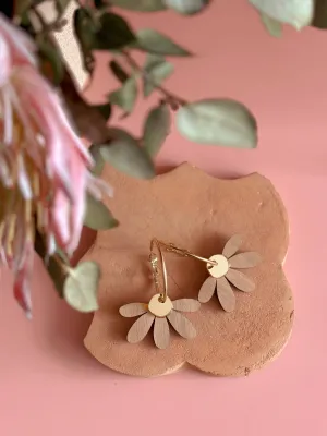 Jumbo Daisy Hoop Earrings | Cherrywood   Gold