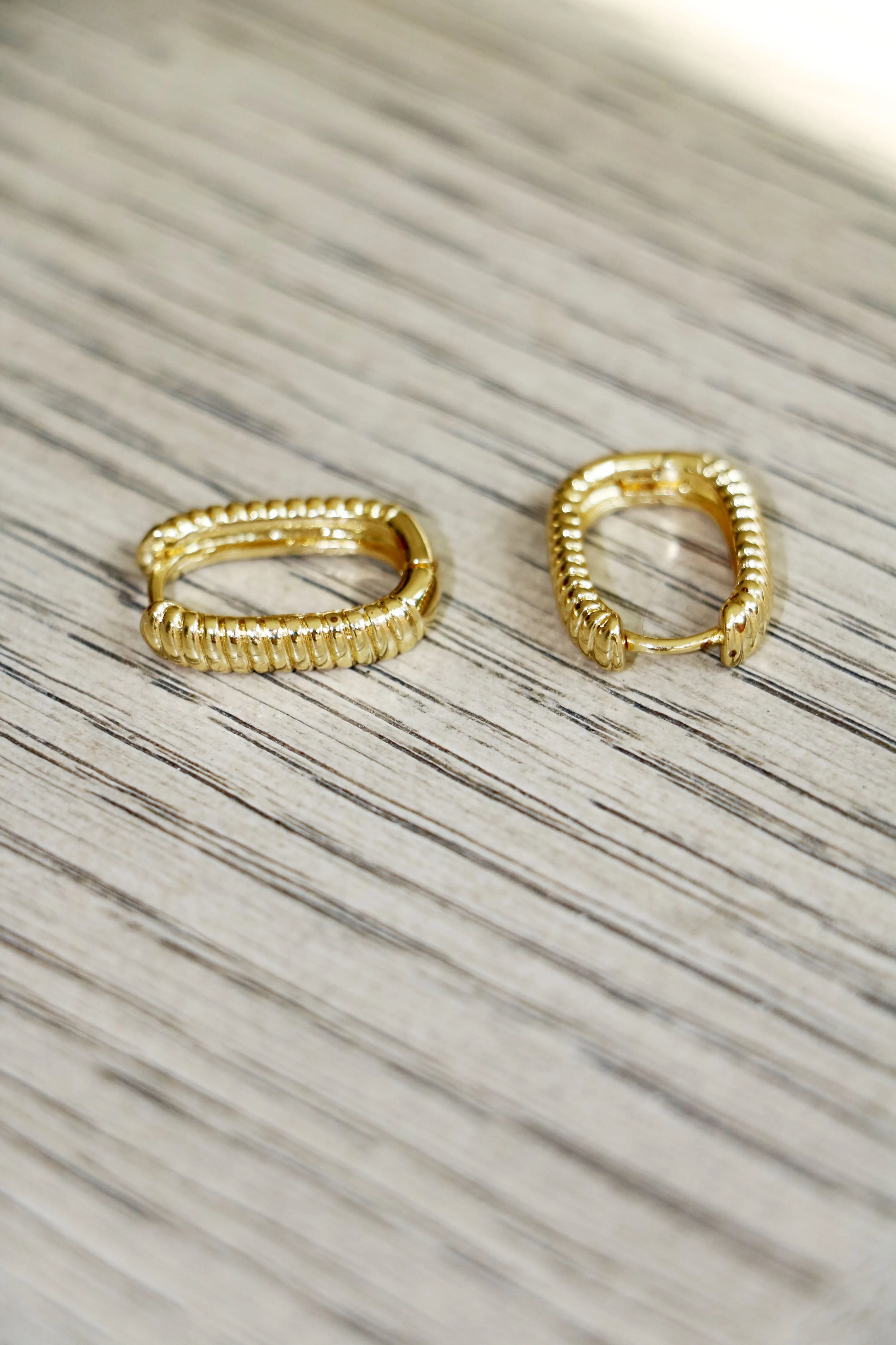 ribbed rectangle hoops { gold }