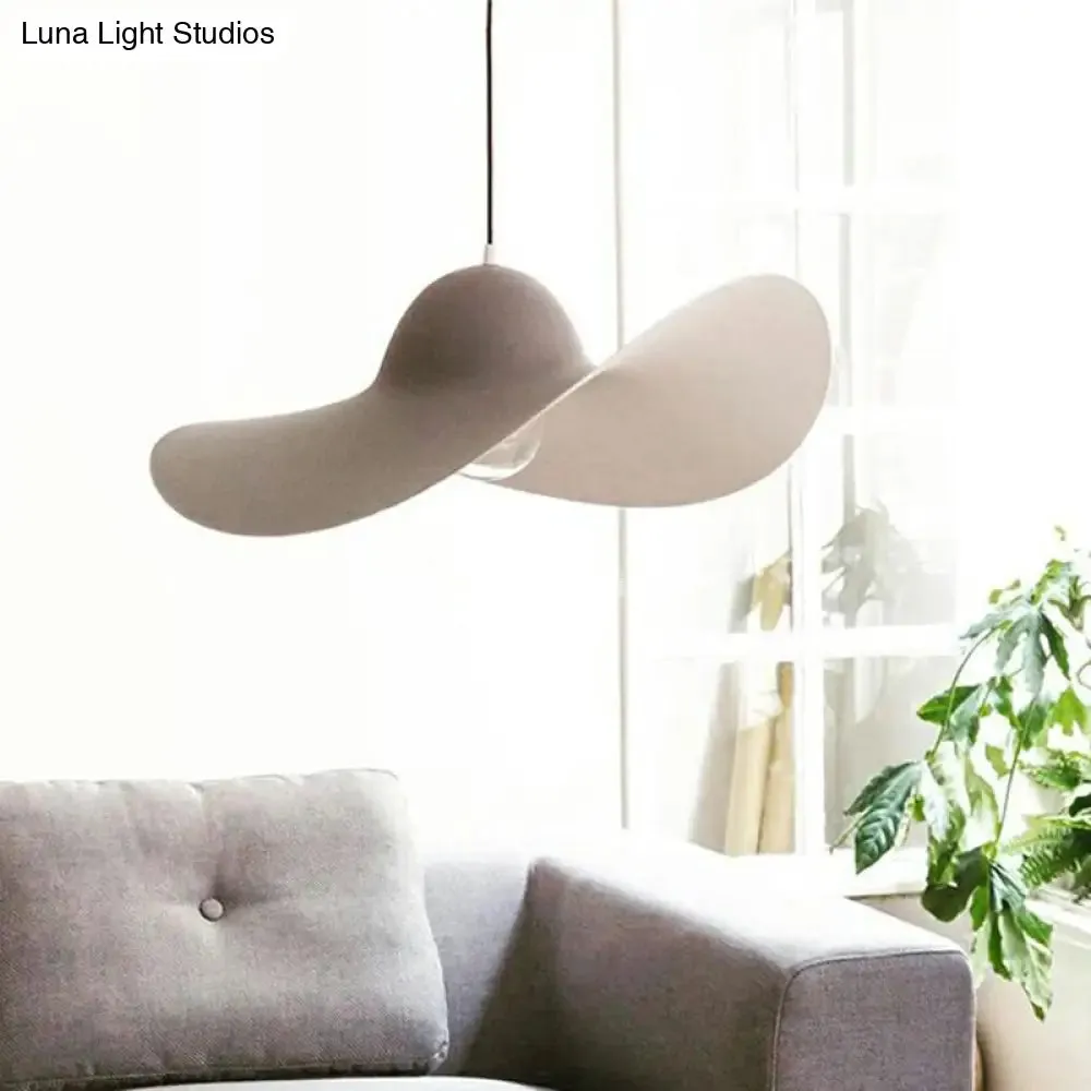 Stylish Wide-Brimmed Hat Pendant Lamp for Minimalist Living Room Decor